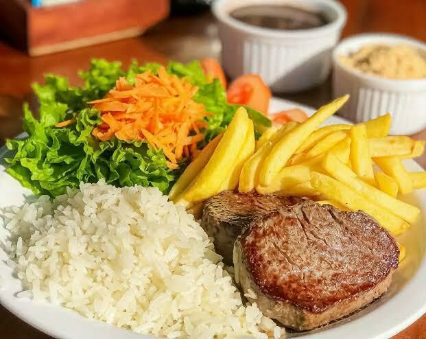 Imagem de compartilhamento para o artigo Chegou o fim de semana? Corre pro Sala Vip: almoço delicioso a partir de R$14,90 em até 15 minutos, em Costa Rica da MS Todo dia